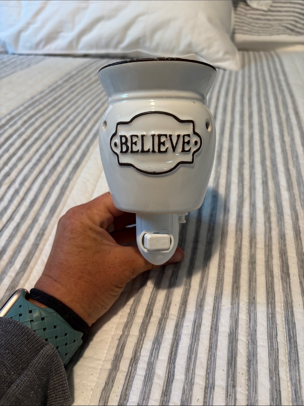 Scentsy Ceramic 'Believe' Plug-In Warmer - White with Brown Trim